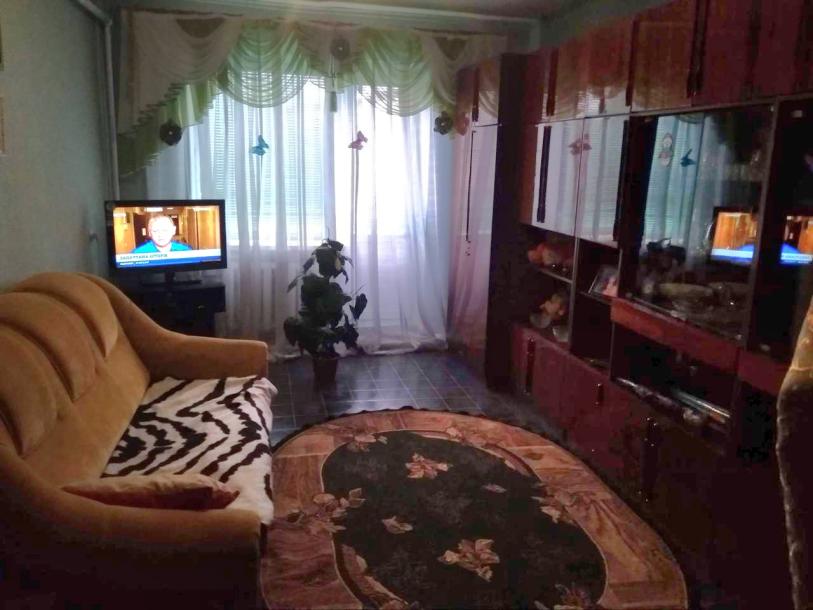 Квартира, 3-кімн., Лебяжье, Чугуевский район, 1 Мая