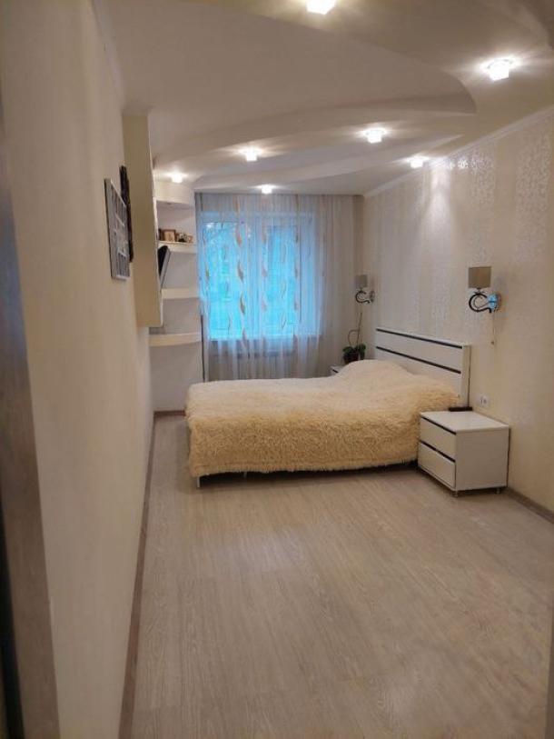 Квартира, 2-кімн., Харьков, 606м/р, Светлая