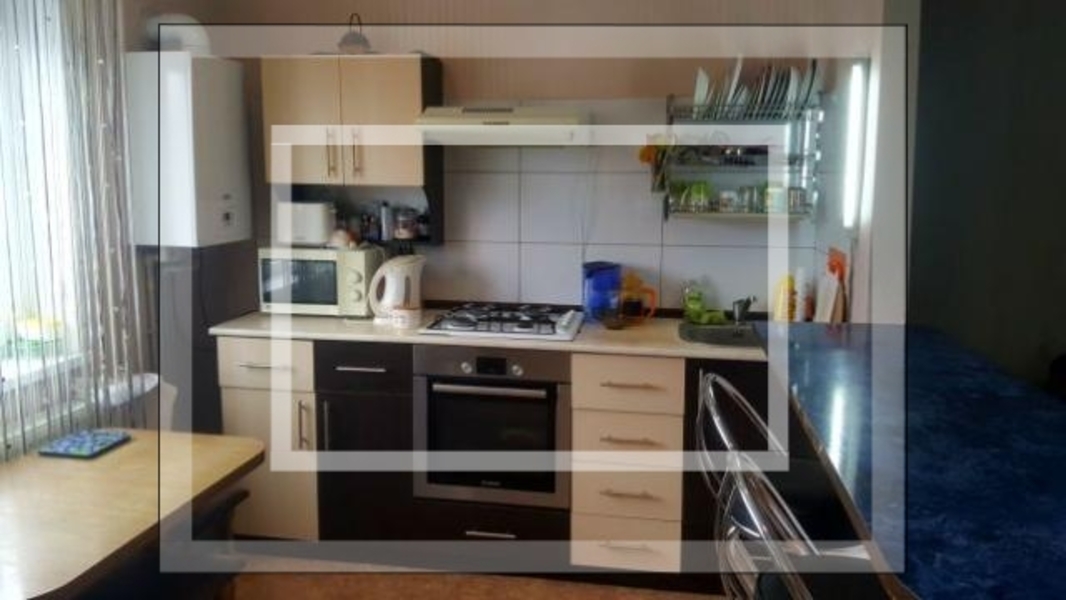 Квартира, 3-кімн., Чугуев, Чугуевский район, Авиатор мкр