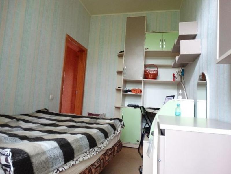 Квартира, 3-кімн., Харьков, Госпром, Культуры (Калинина, Свердлова, Советская Советский 3 пер.)