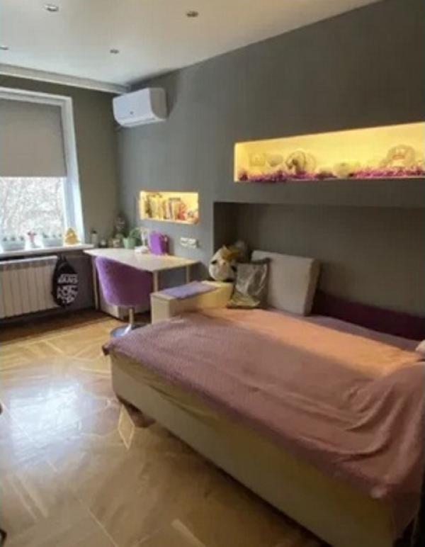 Квартира, 3-кімн., Харьков, 522м/р, Академика Барабашова