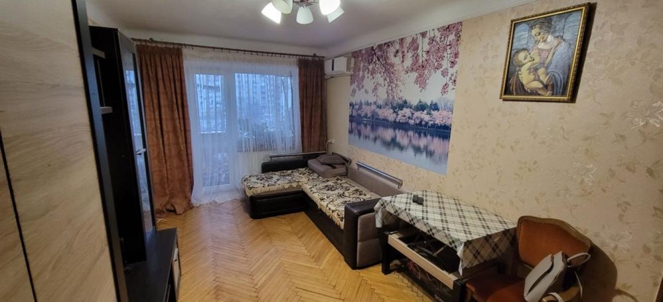 Квартира, 3-кімн., Харьков, Защитников Украины метро, Спартака