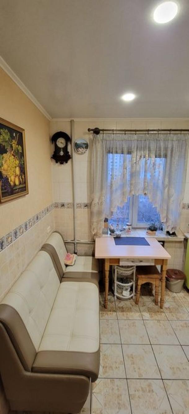 Квартира, 3-кімн., Харьков, Защитников Украины метро, Спартака