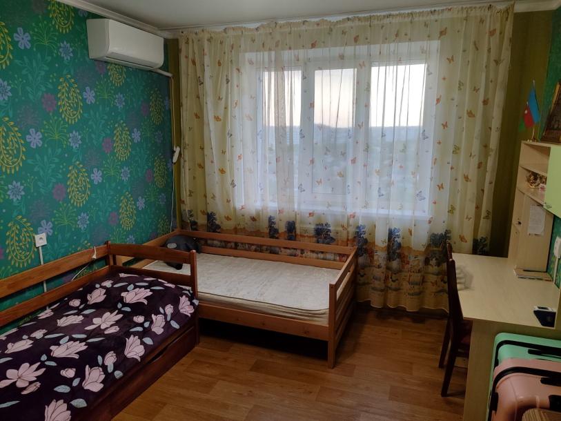 Квартира, 4-кімн., Харьков, Рогань жилмассив, Луи Пастера