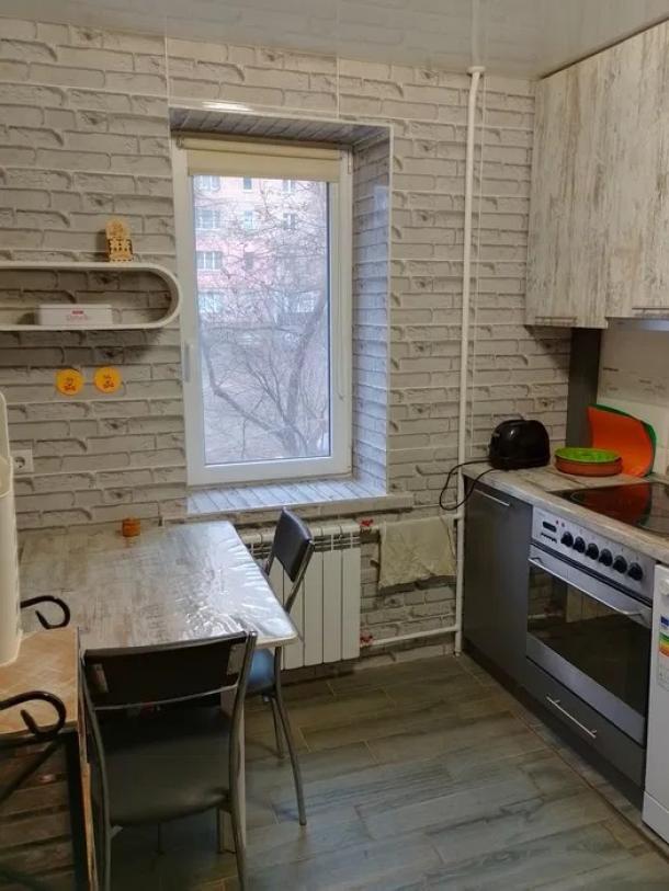 Квартира, 3-кімн., Харьков, Пятихатки