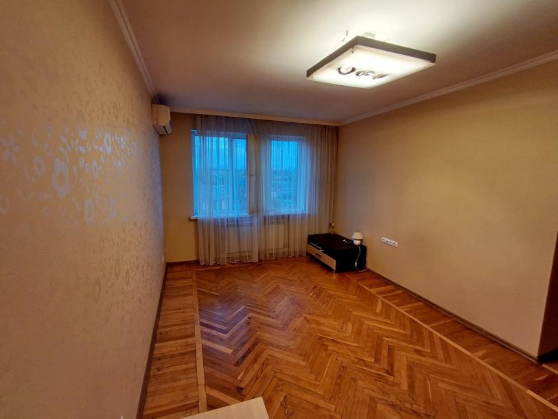 Квартира, 3-кімн., Харьков, Гагарина метро , Чугуевская (Матросова)