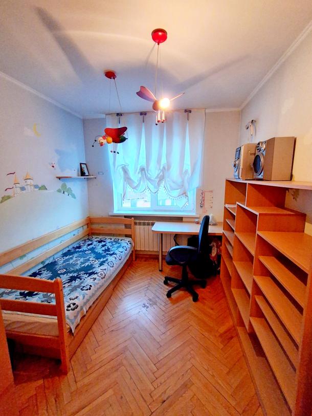 Квартира, 3-кімн., Харьков, Гагарина метро , Чугуевская (Матросова)