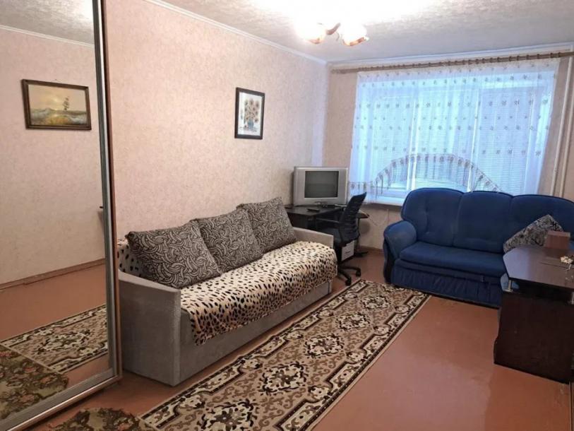 Квартира, 3-кімн., Чугуев, Чугуевский район, Карбышева