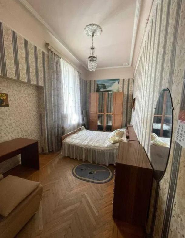Квартира, 3-кімн., Харьков, Нагорный, Свободы