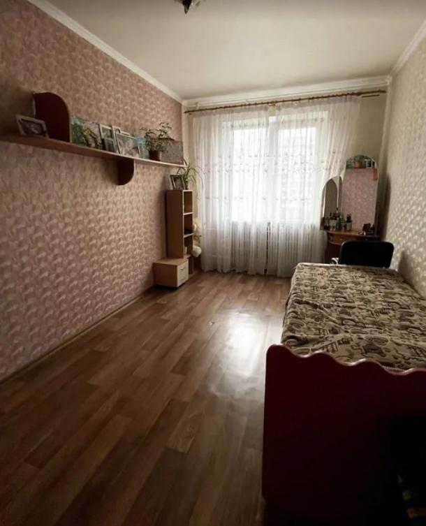 Квартира, 3-кімн., Харьков, 625м/р, Амосова