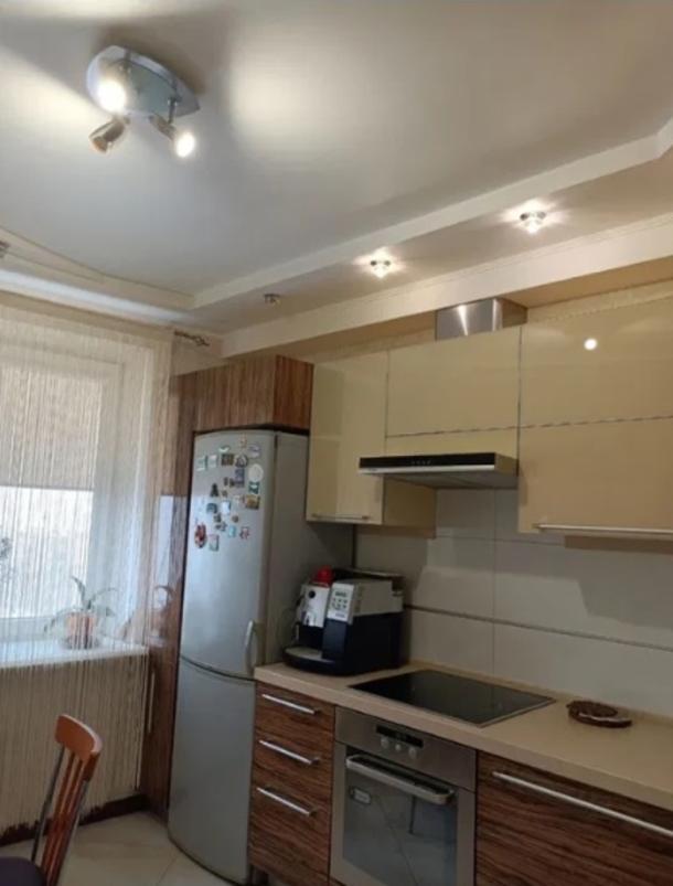 Квартира, 3-кімн., Харьков, Алексеевка, Победы пр.