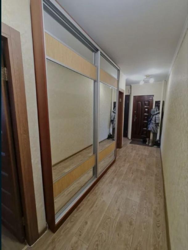 Квартира, 3-кімн., Харьков, Песочин, Комарова