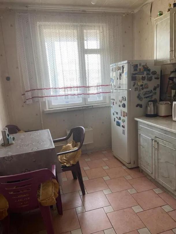 Квартира, 3-кімн., Харьков, Рогань жилмассив, 92-й бригады (Грицевца)