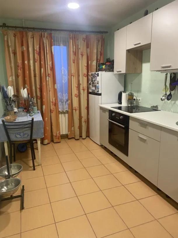 Квартира, 3-кімн., Харьков, Восточный, Роганская