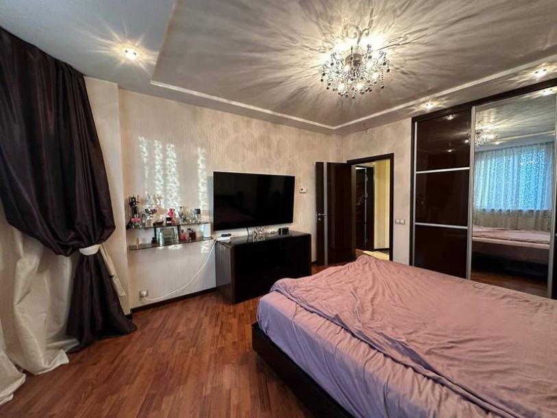 Квартира, 3-кімн., Харьков, Гагарина метро , Героев Небесной Сотни пл. (Руднева пл.)