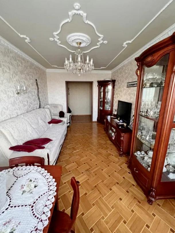 Квартира, 3-кімн., Харьков, 607м/р, Тракторостроителей просп.