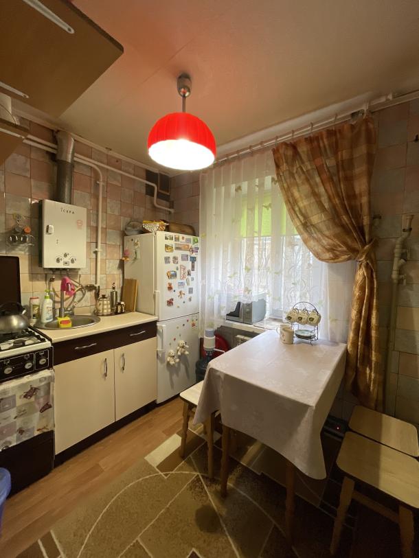 Квартира, 3-кімн., Буды, Харьковский район, Дачная
