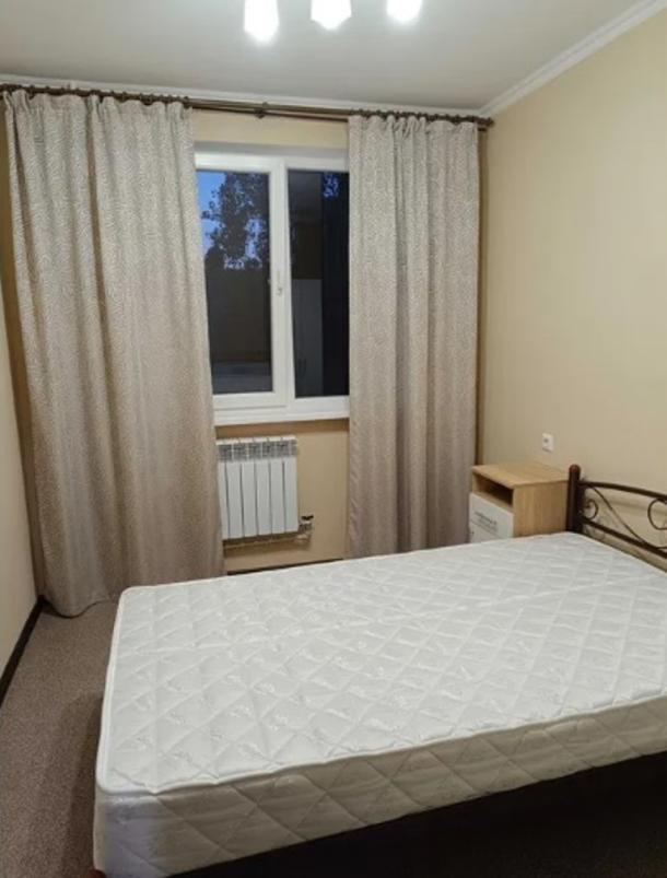 Квартира, 2-кімн., Харьков, 608м/р, Непокоренных (Героев Труда)