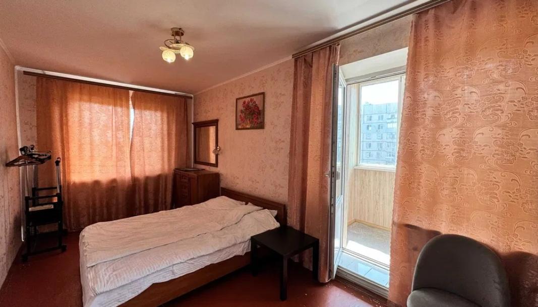 Квартира, 3-кімн., Чугуев, Чугуевский район, Харьковская