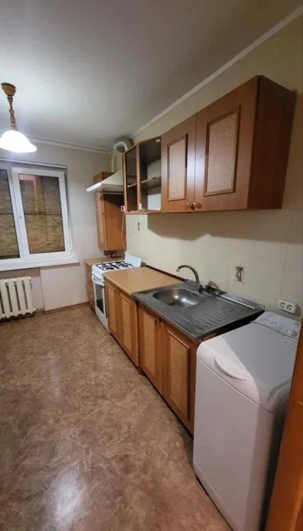 Квартира, 3-кімн., Чугуев, Чугуевский район, Харьковская