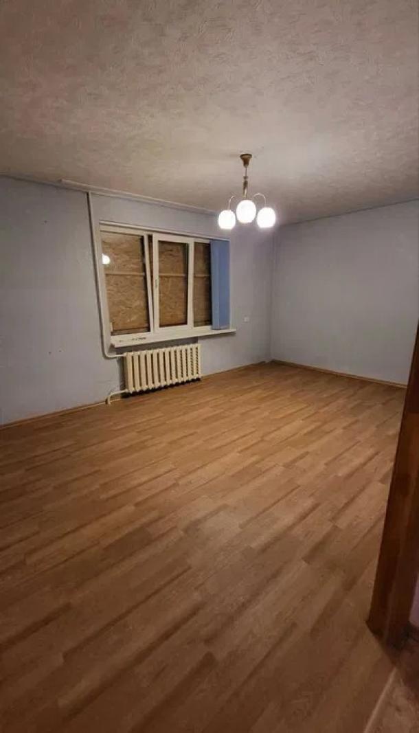 Квартира, 3-кімн., Чугуев, Чугуевский район, Харьковская