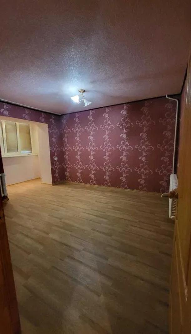 Квартира, 3-кімн., Чугуев, Чугуевский район, Харьковская