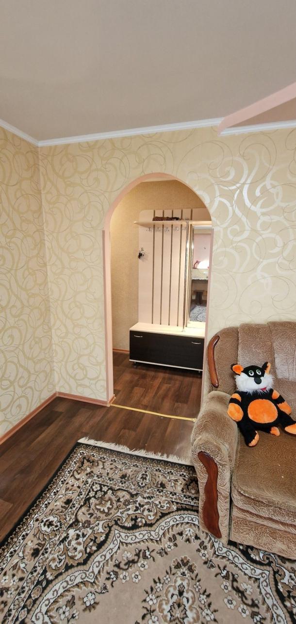Квартира, 3-кімн., Чугуев, Чугуевский район, Харьковская