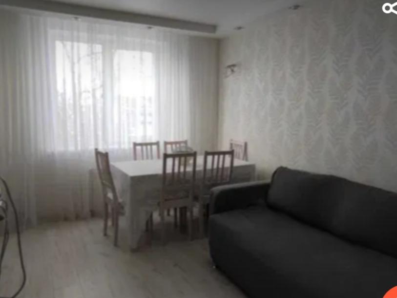 Квартира, 3-кімн., Чугуев, Чугуевский район