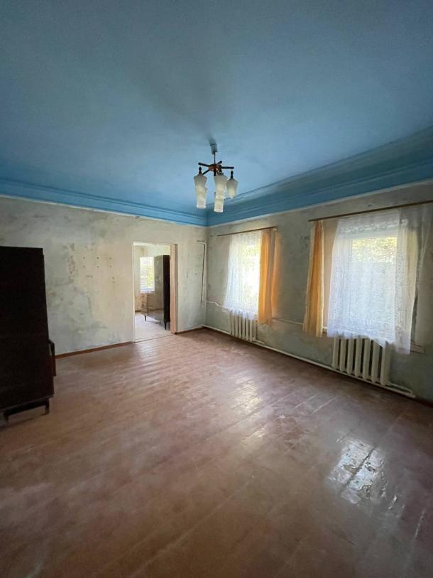 Квартира, 3-кімн., Буды, Харьковский район, Садовая (Чубаря, Советская, Свердлова)