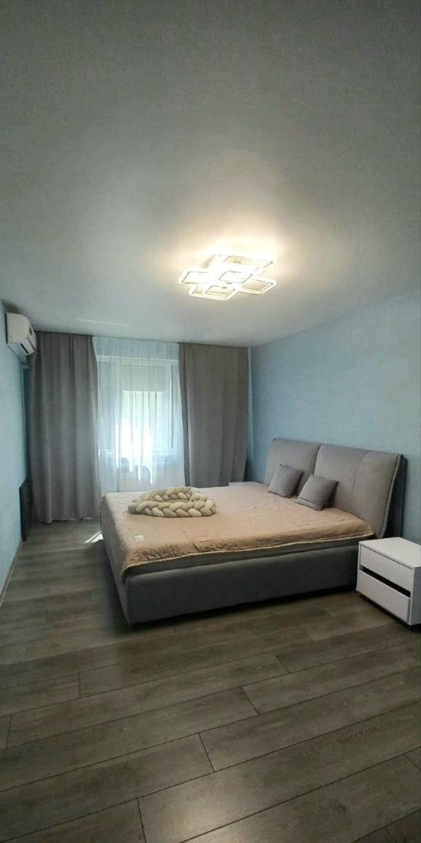 Квартира, 2-кімн., Харьков, 607м/р, Тракторостроителей просп.