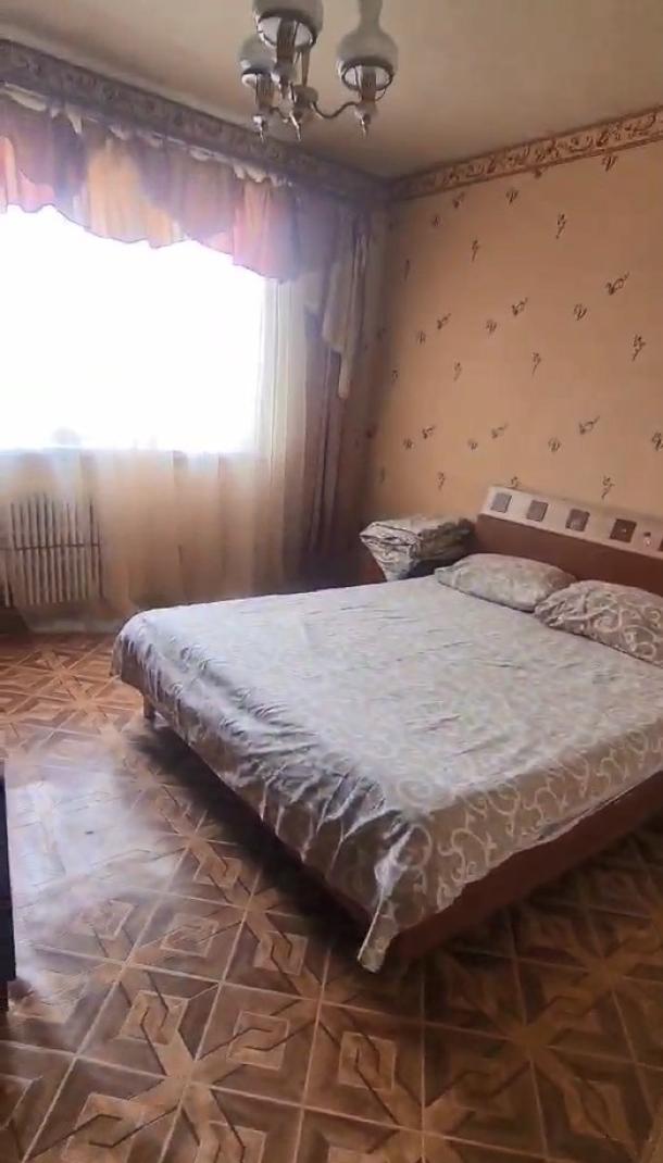 Квартира, 2-кімн., Харьков, 522м/р, Непокоренных (Героев Труда)