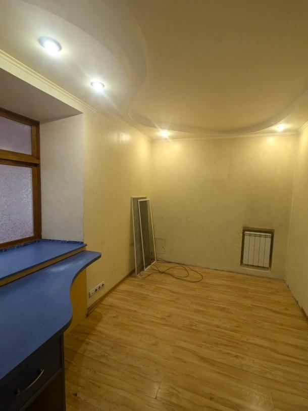 Квартира, 3-кімн., Харьков, ХТЗ, Александровский пр.