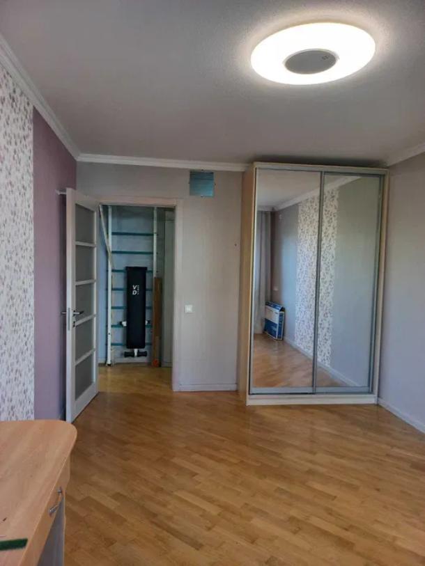 Квартира, 3-кімн., Харьков, Гагарина метро , Аэрокосмический просп. (Гагарина проспект)