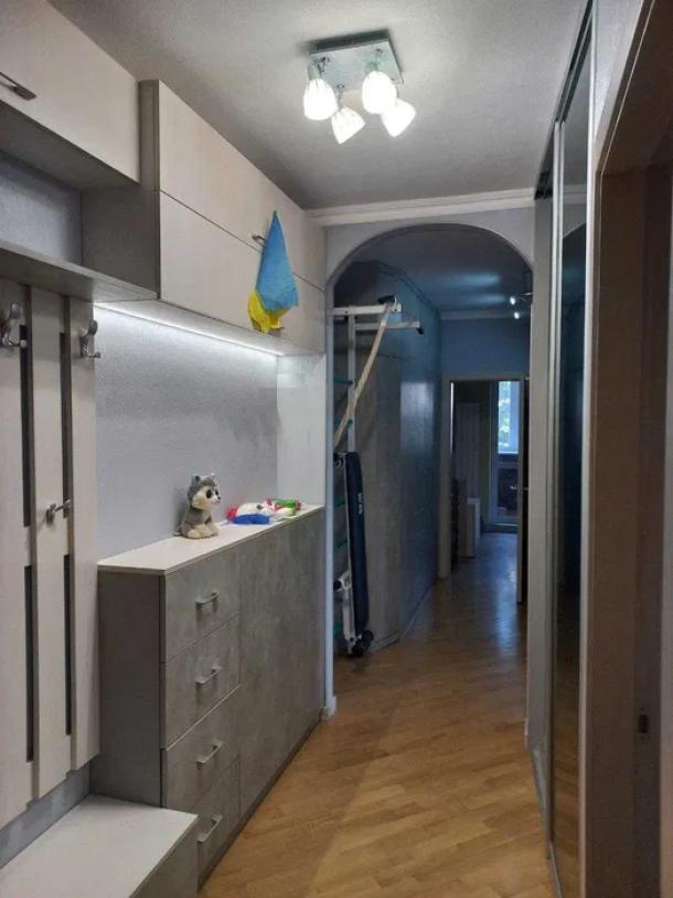 Квартира, 3-кімн., Харьков, Гагарина метро , Аэрокосмический просп. (Гагарина проспект)