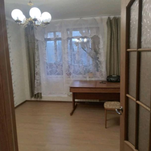 Квартира, 3-кімн., Харьков, 524м/р, Непокоренных (Героев Труда)