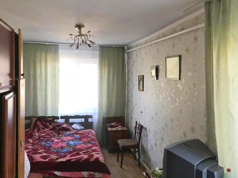 Квартира, 3-кімн., Люботин, Харьковский район, Дмитриевская