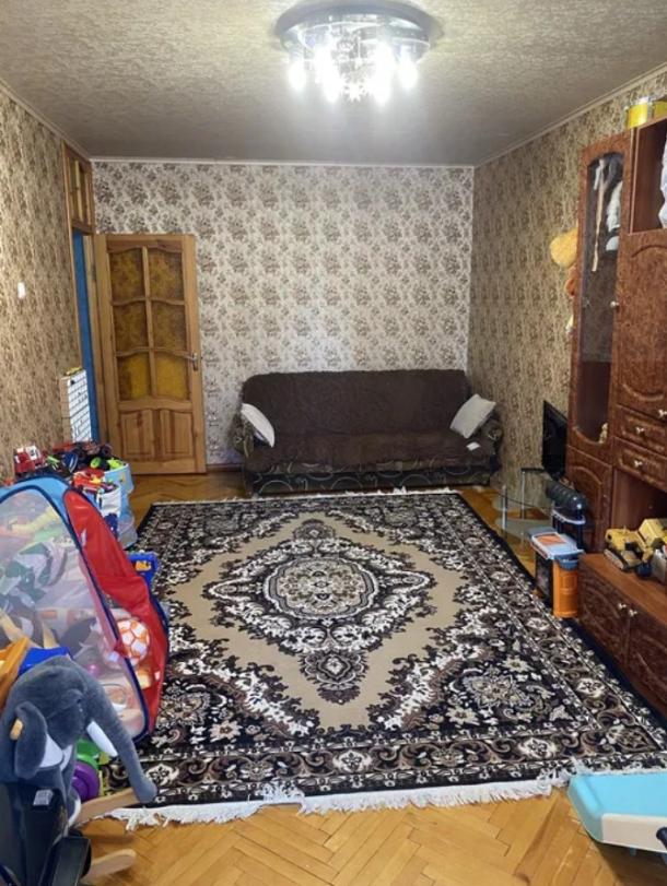 Квартира, 2-кімн., Чугуев, Чугуевский район, Харьковская