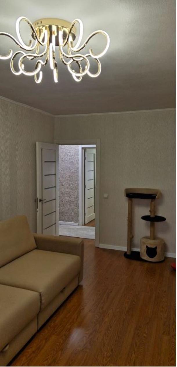 Квартира, 3-кімн., Харьков, 608м/р, Валентиновская