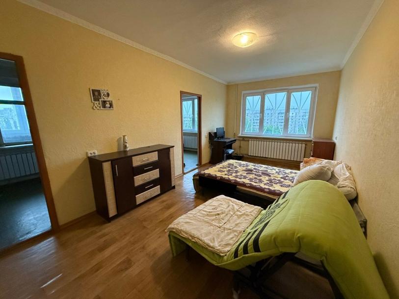 Квартира, 4-кімн., Харьков, 615м/р, Гвардейцев Широнинцев