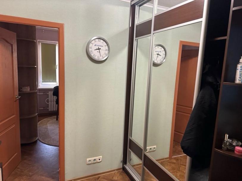 Квартира, 3-кімн., Харьков, Гагарина метро , Аэрокосмический просп. (Гагарина проспект)
