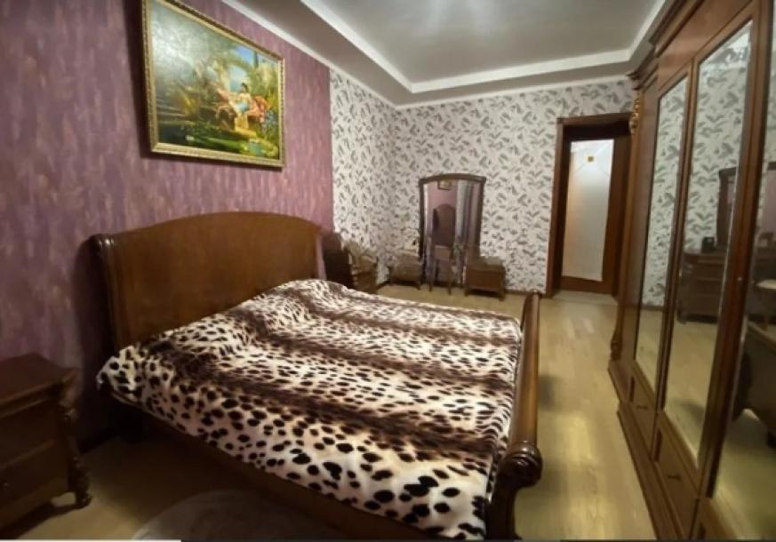 Квартира, 3-кімн., Харьков, Сосновая горка, Науки пр.