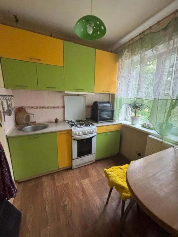 Квартира, 3-кімн., Харьков, 606м/р, Тракторостроителей просп.