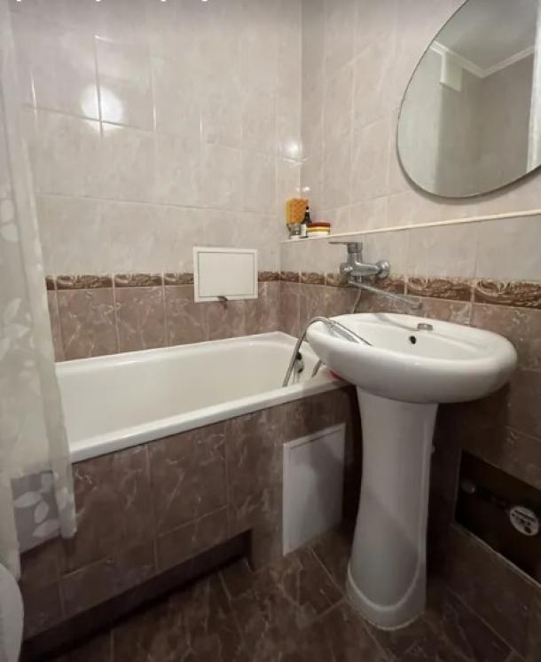 Квартира, 2-кімн., Харьков, 605м/р, Тракторостроителей просп.