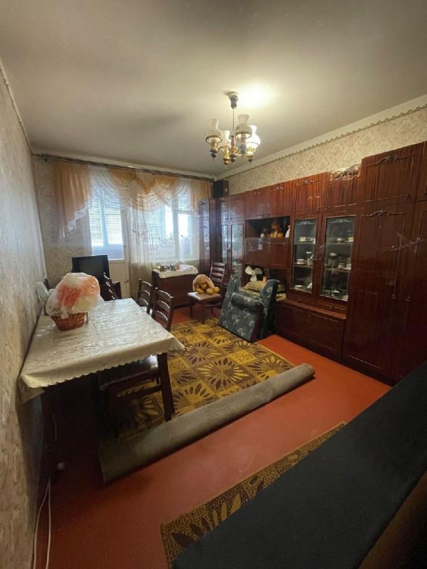 Квартира, 3-кімн., Харьков, Рогань жилмассив, Луи Пастера