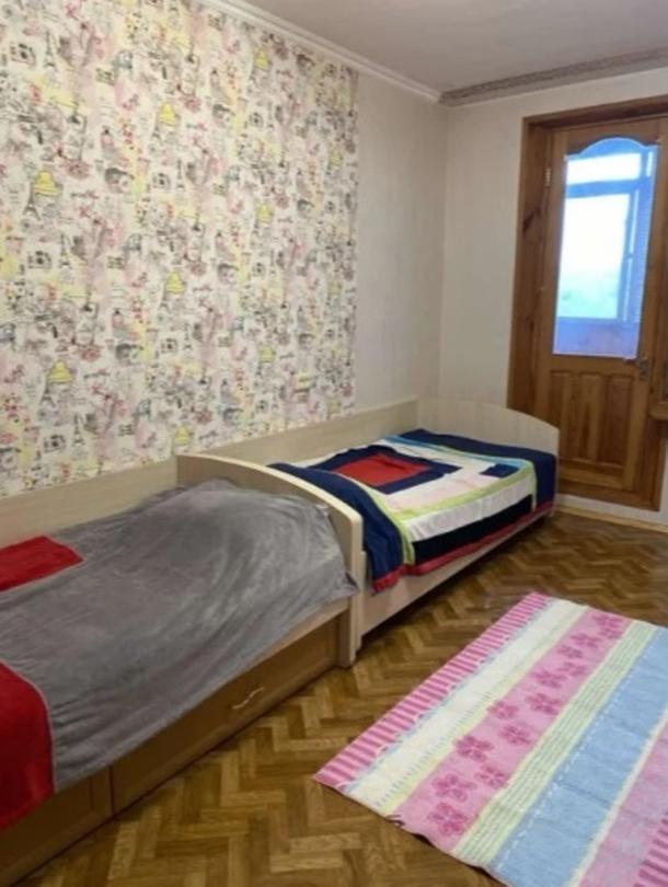 Квартира, 3-кімн., Харьков, 626м/р, Единства (Краснодарская)