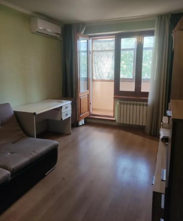 Квартира, 3-кімн., Харьков, 608м/р, Валентиновская
