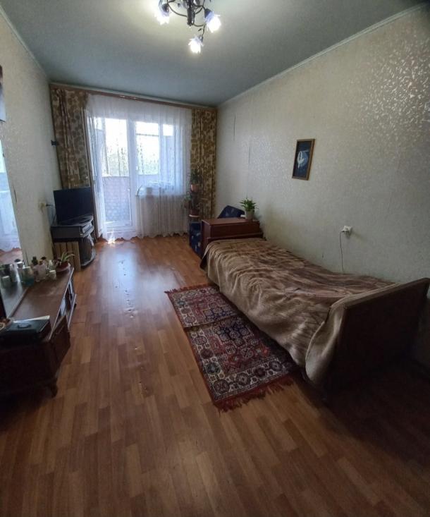 Квартира, 3-кімн., Харьков, Залютино, Славы пр.