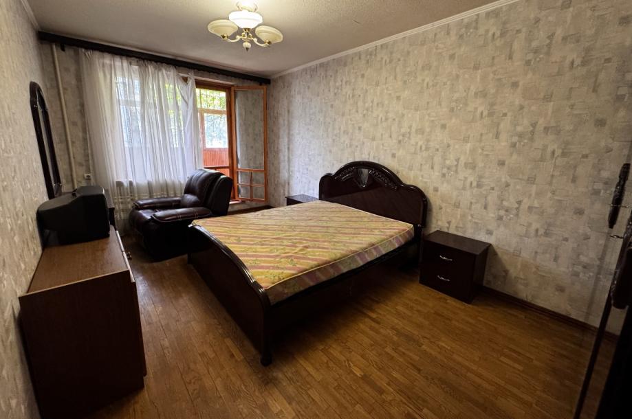 Квартира, 3-кімн., Харьков, 626м/р, Амосова