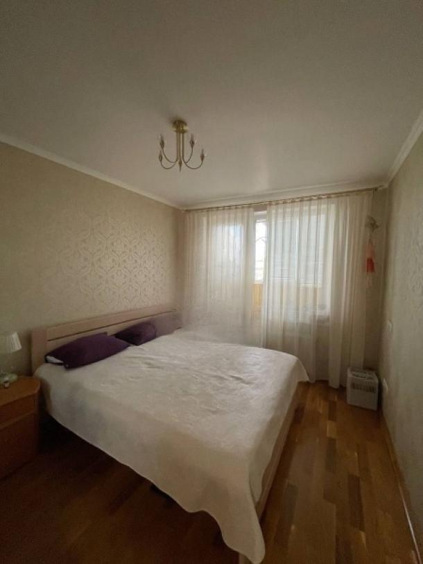 Квартира, 3-кімн., Харьков, 605м/р, Тракторостроителей просп.