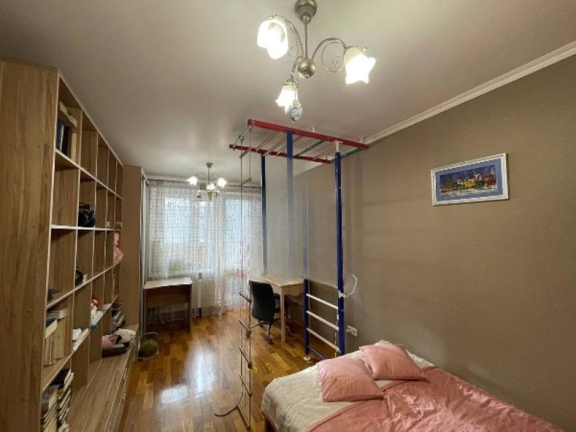 Квартира, 3-кімн., Харьков, 605м/р, Тракторостроителей просп.